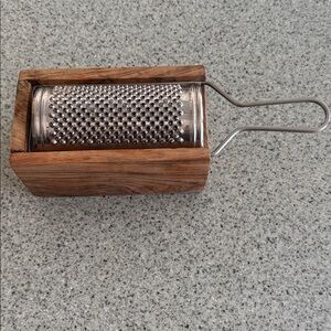 Grater and box